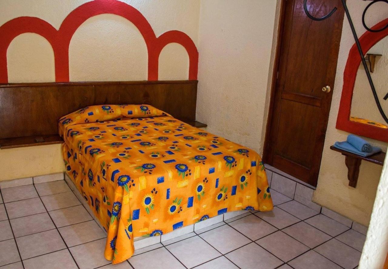 Hotel Jorges Морелия Екстериор снимка